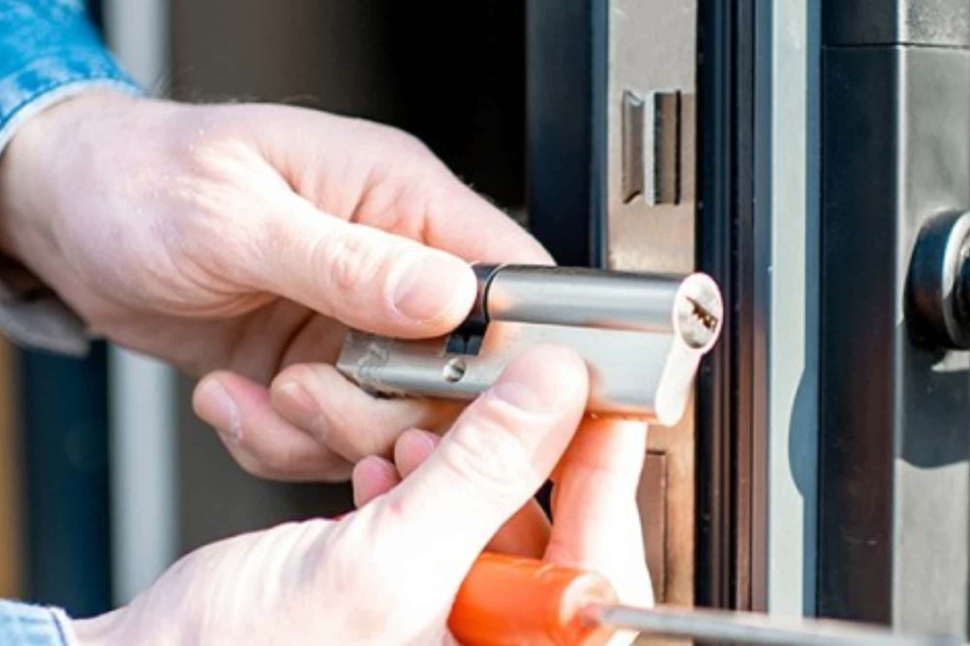 door lock repair near me home maintenance services in dubai