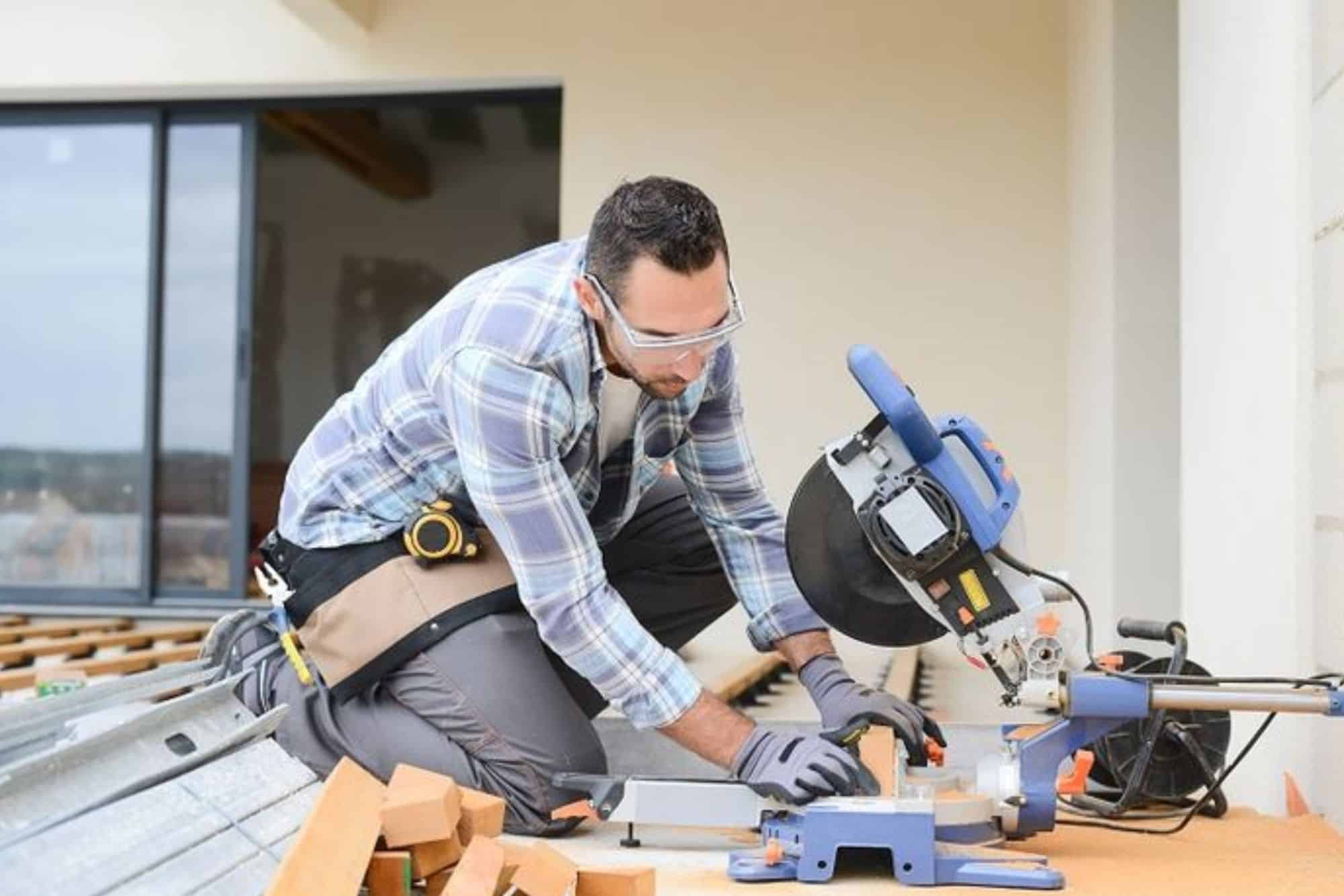 residential carpenter services home maintenance services in dubai