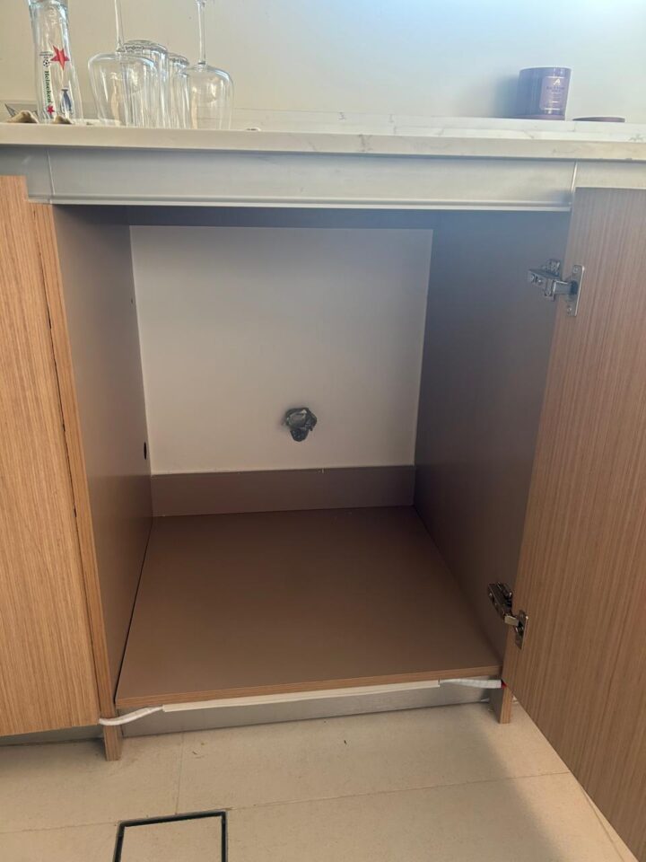 Sink cabinet repaired with a new base